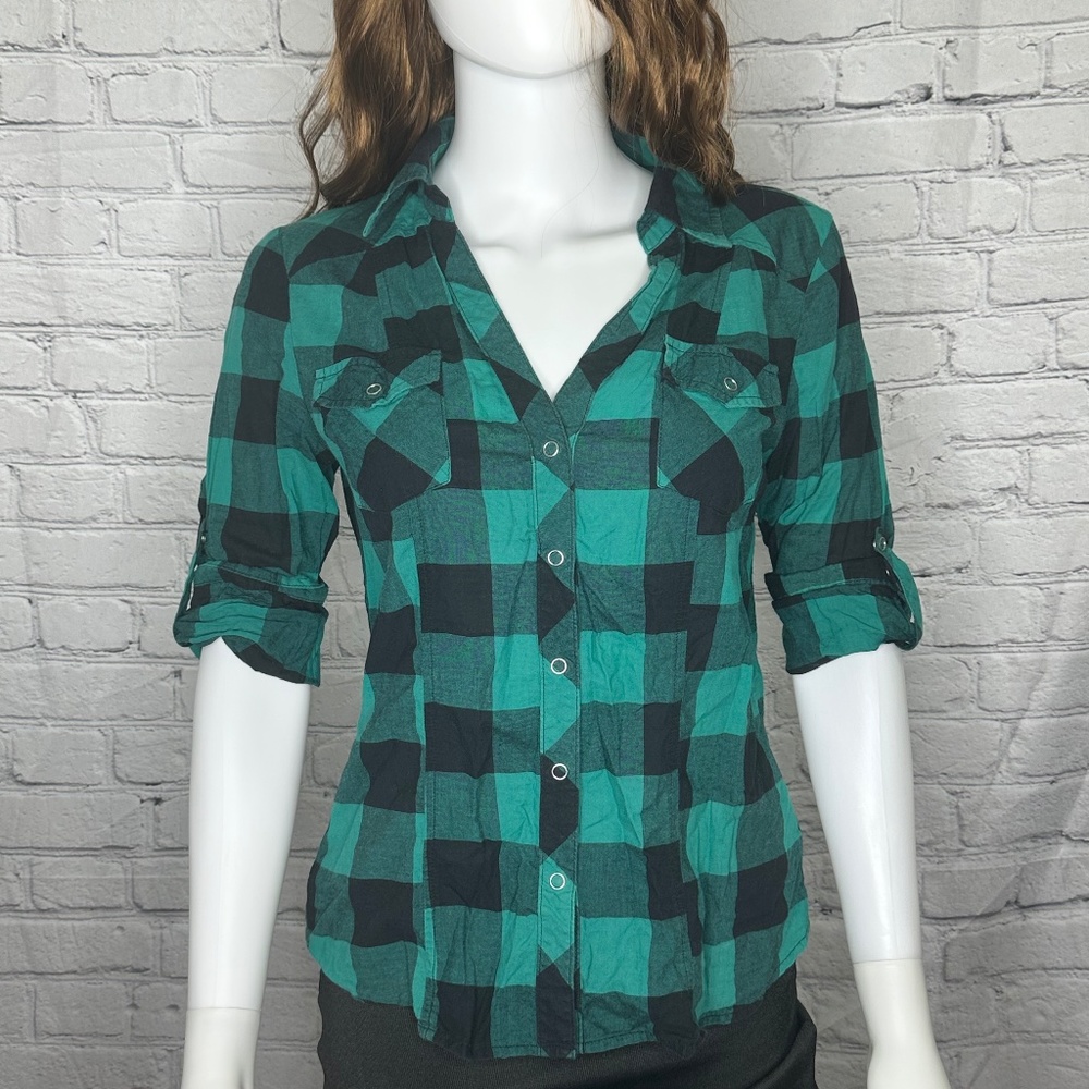 Forever 21 Women's Black & Green Collared Plaid Flannel Button Down Shirt